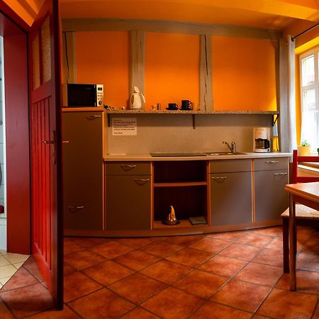 Fachwerkhotel - Ferienhaeuser Vorhof Zur Hoelle Quedlinburg Eksteriør bilde