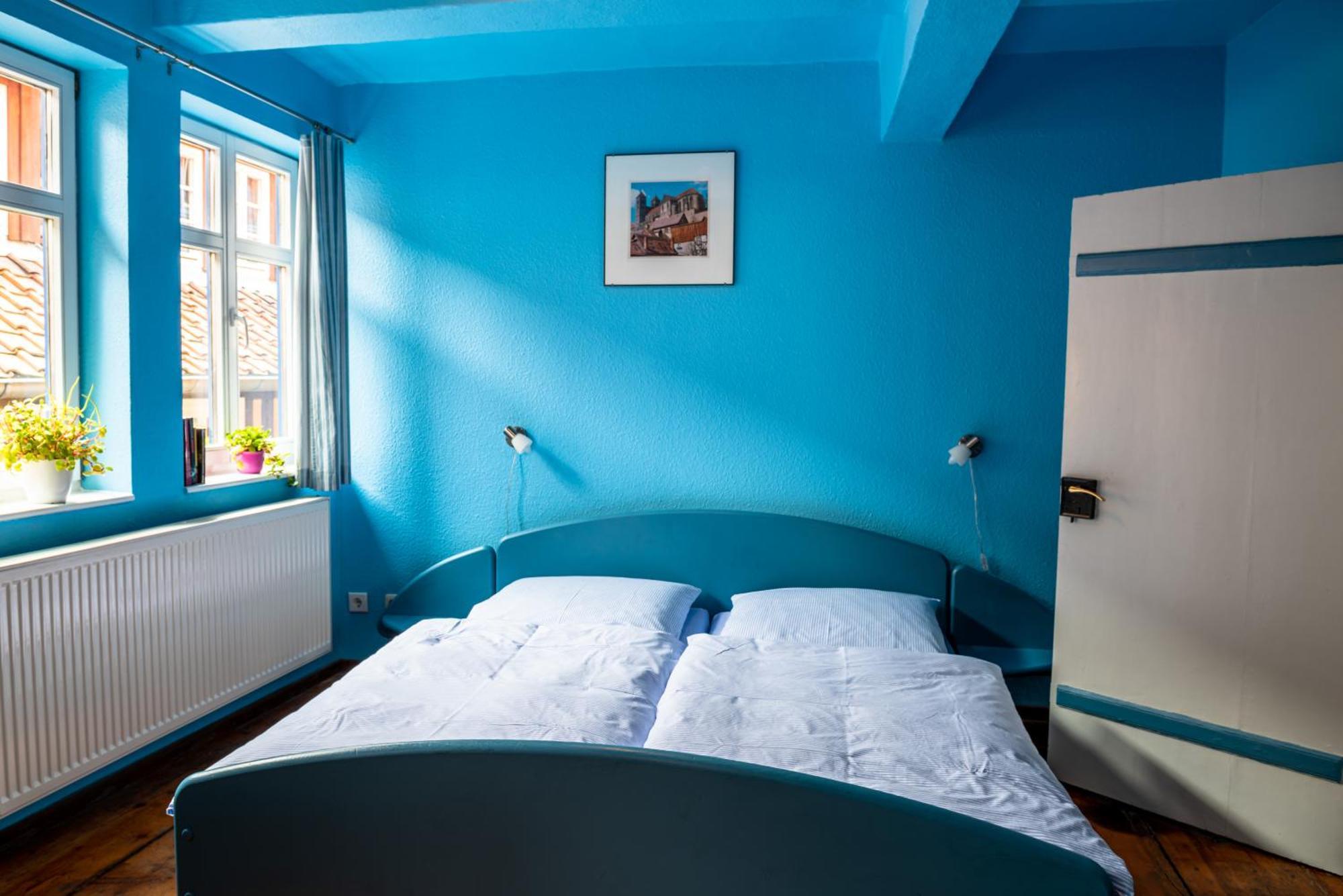 Fachwerkhotel - Ferienhaeuser Vorhof Zur Hoelle Quedlinburg Eksteriør bilde