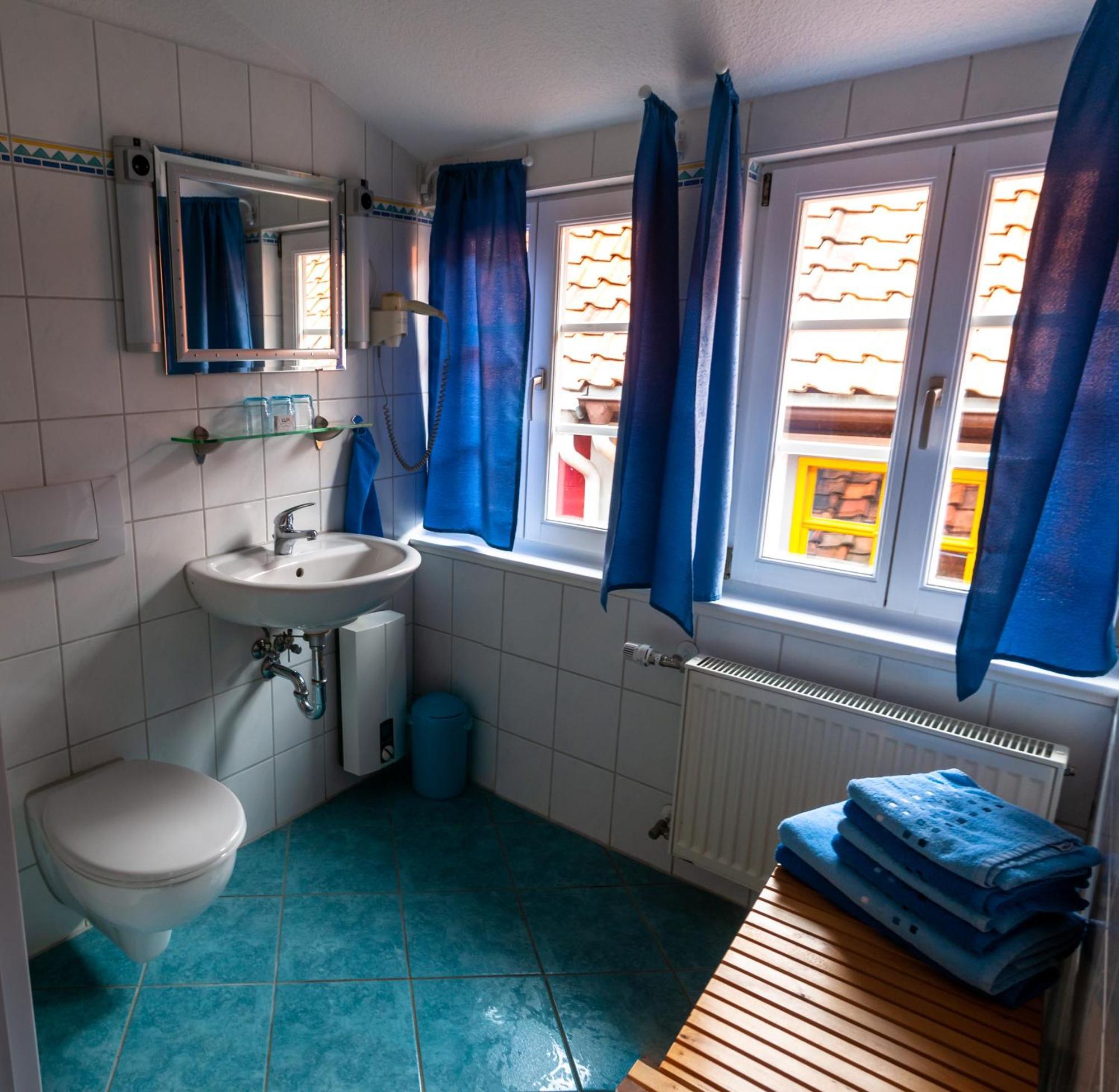 Fachwerkhotel - Ferienhaeuser Vorhof Zur Hoelle Quedlinburg Eksteriør bilde
