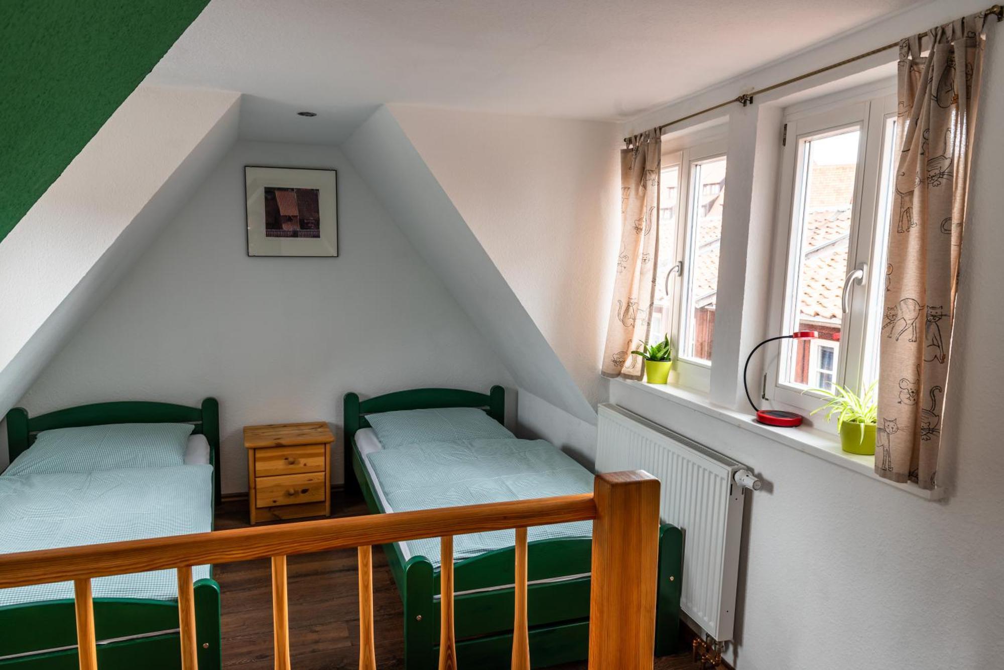 Fachwerkhotel - Ferienhaeuser Vorhof Zur Hoelle Quedlinburg Eksteriør bilde