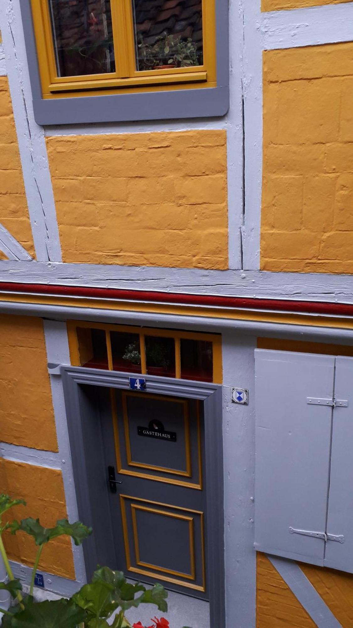 Fachwerkhotel - Ferienhaeuser Vorhof Zur Hoelle Quedlinburg Eksteriør bilde