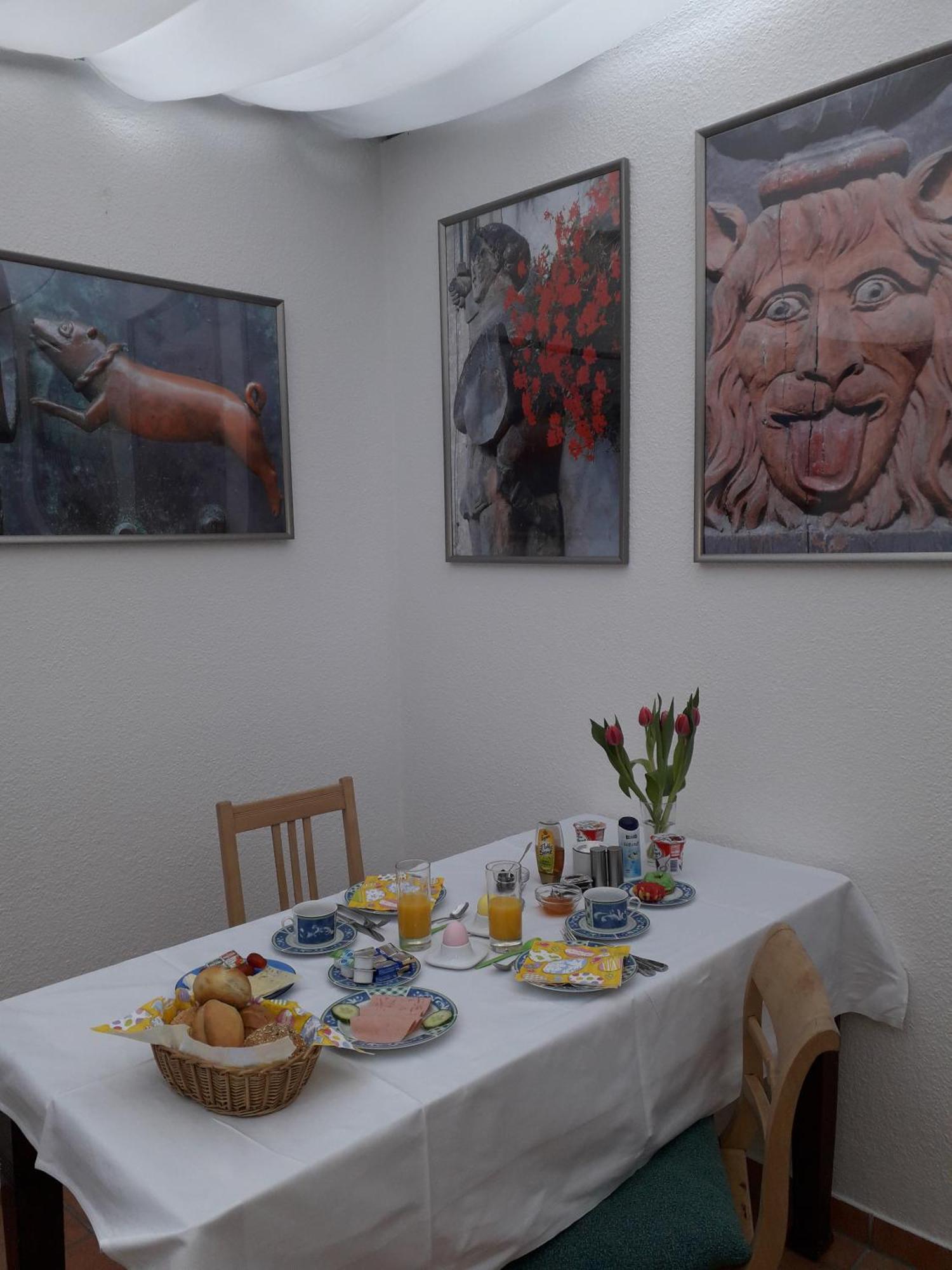 Fachwerkhotel - Ferienhaeuser Vorhof Zur Hoelle Quedlinburg Eksteriør bilde